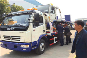 治多汽车道路救援拖车价格